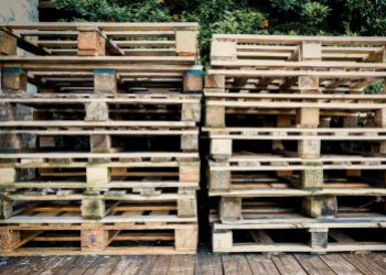 Les avantages des palettes en bois pour les grandes industries